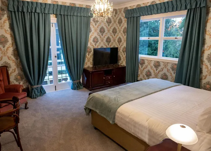 Eliza\'S Manor